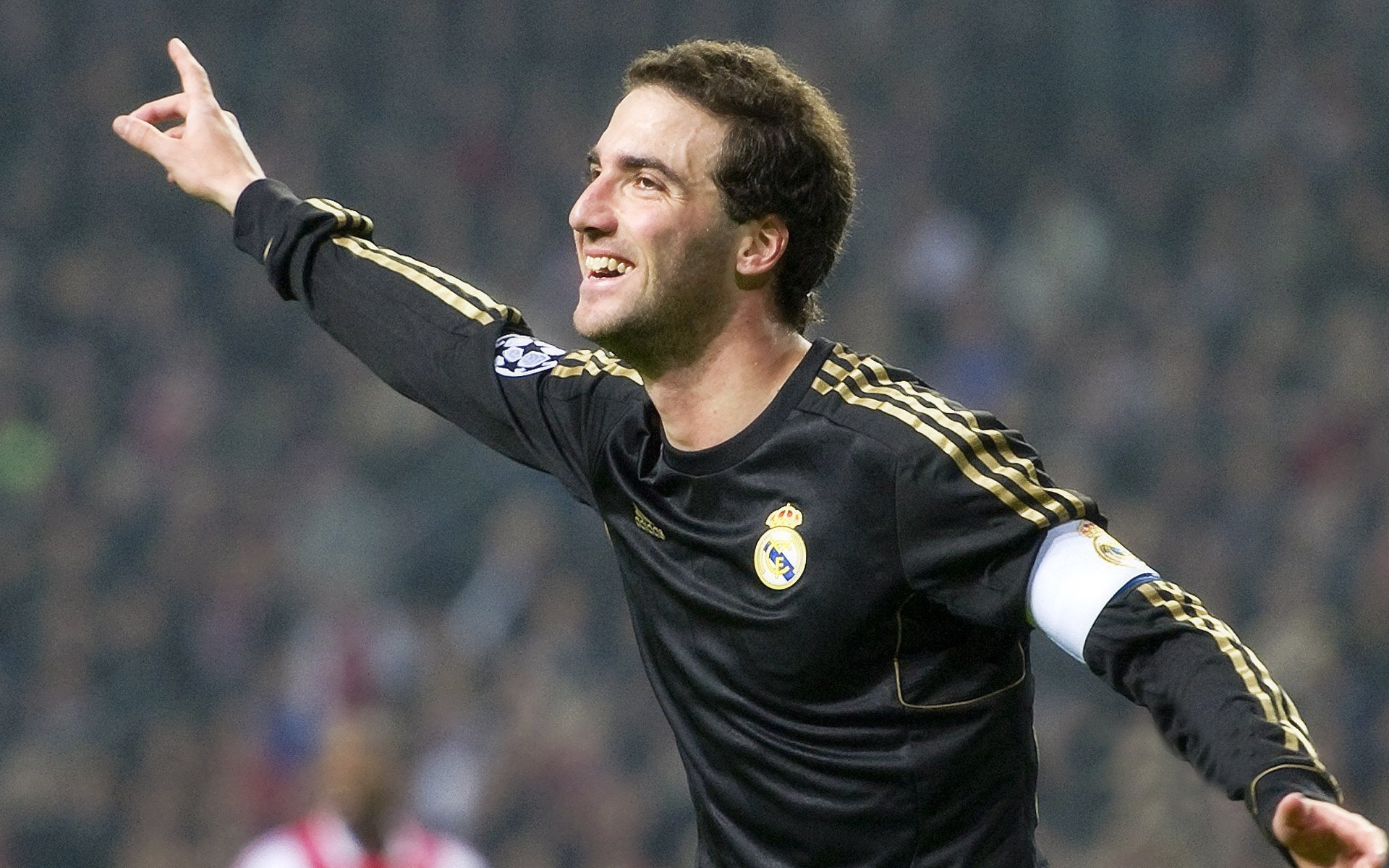 博卡中场抗压不足，丢球频繁，博卡主场叫什么名字